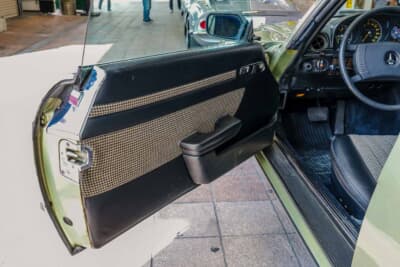 メルセデス・ベンツ 450SLC：総革張りではなく格子柄の布が印象的だ。当時求められていた上質感を想像できる貴重な部位である