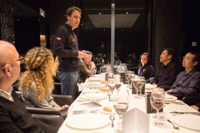 パラドール・デ・カルモナの古城ホテルで、感無量のディナーを共にする参加者たち。お互いの「最強のスーパースポーツ」への情熱を共有した