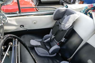 コマ図を使ったツーリングに参加するため、AMC メトロポリタンの助手席にはナビを務める息子さん用のチャイルドシートを装着