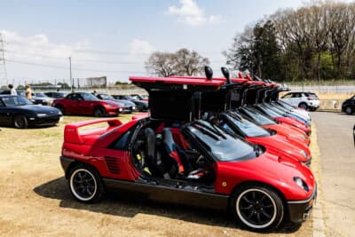 イベント広場ではカーミーティングも行われており、和やかな空気が流れた