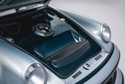 （落札価格非公開）でシールド競売にかけられた「ポルシェ 911 リイマジンド by シンガー DLSターボ」（C）Courtesy of RM Sotheby's