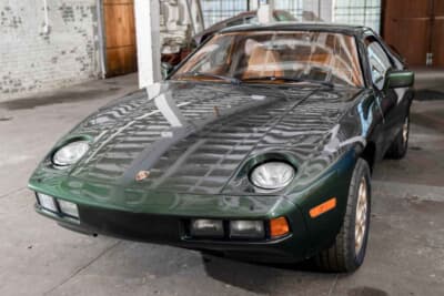 3万800ドル（邦貨換算489万7200円）で落札されたポルシェ 928（C）Courtesy of RM Sotheby's