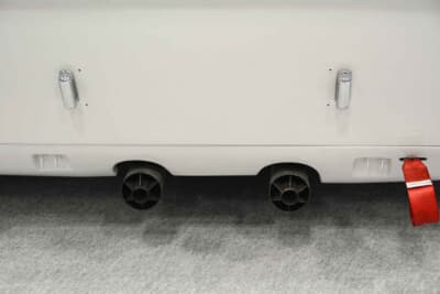 ポルシェ 910：無駄を削ぎ落としたボディサイド。当時のレースシーンを彷彿とさせる