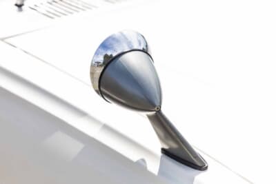 日産 チェリークーペ1200X-1：当時のスポーツカーに多用されたフェンダーミラー。部分的なクロームメッキ仕上げが特徴的だ