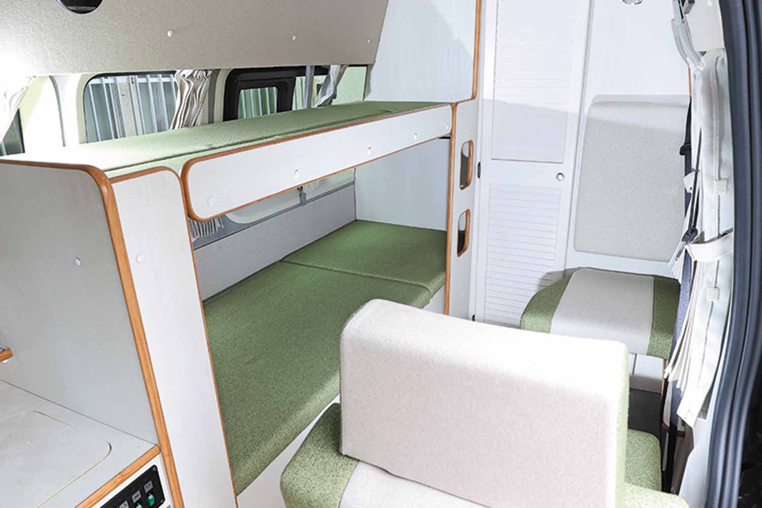 Caravan Ginga by OMC: A Compact Camper Inspired by Sleeper Trains for Couples and Their Dogs!