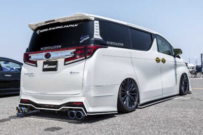 トヨタ アルファード：ACCオン・ザ・グラウンドのエアサスを入れて限界までローダウンしている