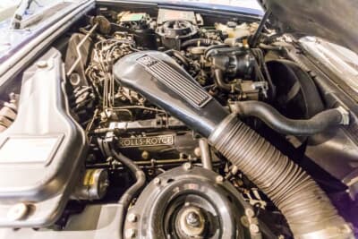 ロールスロイス シルバースパーII：ボンネットに収められた、誇らしげな「OHV」の刻印