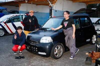 ダイハツ エッセ：準優勝に輝いた中田ファミリー。左前が一平さんで左後が陸さん、右が父親の勝則さんだ