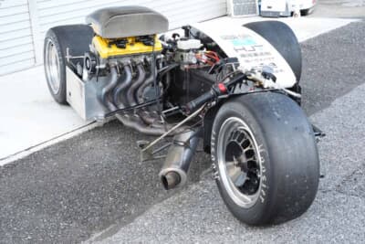 KUMANO LCR GSX-R1000：カウルを外すとエンジンの位置や排気系のレイアウトが理解できる。次回はマシンを操るドライバーとパッセンジャーの技術を解説！ 