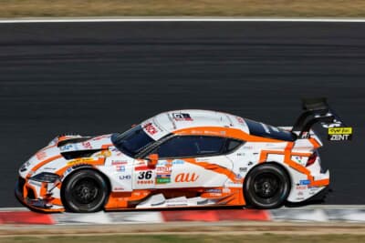 36号車 au TOM'S GR Supra：圧倒的な速さを見せ見事にトップチェッカー