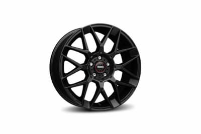 MOMO REVENGE 2.0：センターキャップの赤いラインがさりげないアクセントになっている