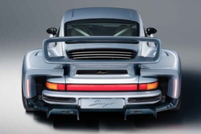 （落札価格非公開）でシールド競売にかけられた「ポルシェ 911 リイマジンド by シンガー DLSターボ」（C）Courtesy of RM Sotheby's