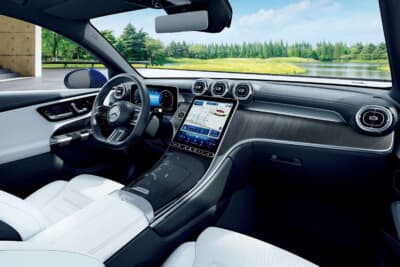 メルセデス・ベンツGLC 220 d Coupé 4MATIC Sports（ISG）：リアルウッドのアンスラサイトライムウッドトリムを組み合わせ、スポーティさと高級感を両立したインテリア