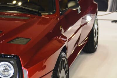 大胆に3ドア化されたフトゥリスタ。フェンダーの迫力に見惚れる