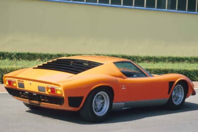 ランボルギーニ ミウラSVJ：パトリック ミムランのSVJのリアスタイル。エンジンフードやフェンダーの造形など、標準のミウラからモディファイされた様子が窺える