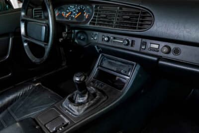 9900ドル（邦貨換算約156万円）で落札された「ポルシェ 944」（C）Courtesy of RM Sotheby's