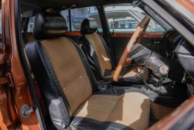 日産 バイオレットバン：運転席は乗り降りも多いため座面に少し使用感があるが、破れやほつれもなく綺麗な状態だ