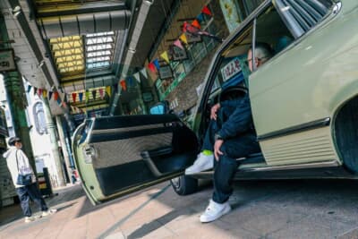 メルセデス・ベンツ 450SLC：1976年式メルセデス・ベンツ450SLCとオーナーの小水将勝さん