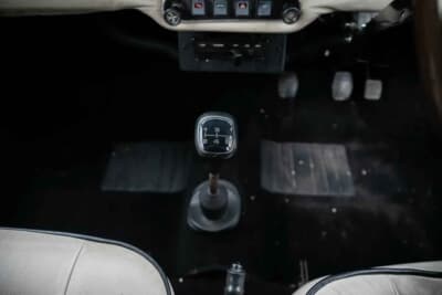 買い手がつかず流札（NOT SOLD）となった「ミニ ストレッチリムジン」（C）Iconicauctioneers