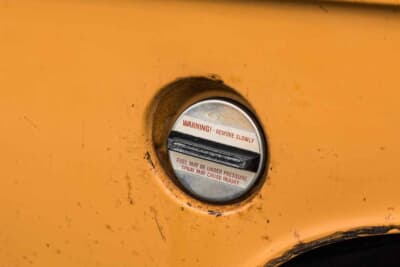 シボレー LUV：ボディサイドに備わるフューエルキャップ