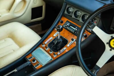 買い手がつかず流札（NOT SOLD）となったフェラーリ「400i」（C）Iconicauctioneers