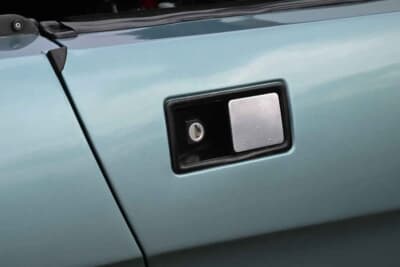 7313ポンド（邦貨換算約157万円）で落札されたトライアンフ「TR7 コンバーチブル」（C）Iconicauctioneers