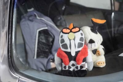 ポインター：シートにはウルトラ警備隊の制服。さらにエレキングとバルタン星人も同乗している