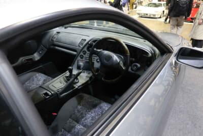 トヨタ スープラ：待望の復刻を果たしたダッシュボードが装着された美しいコックピット