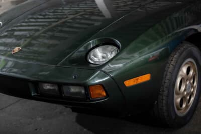 3万800ドル（邦貨換算489万7200円）で落札されたポルシェ 928（C）Courtesy of RM Sotheby's