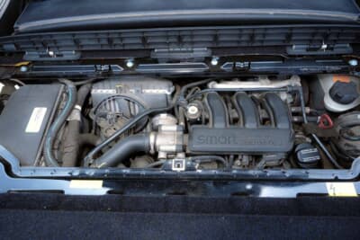 スマート ロードスター：700ccターボで82psを発揮。ちなみに最上級グレードのブラバスは101psと、より刺激的なエンジンが与えられているとのことだ