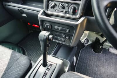 スズキ スーパーキャリイ Xリミテッド：4速ATが最高出力50PS・最大トルク59N・mを発生する3気筒エンジンを過不足なく引き出す