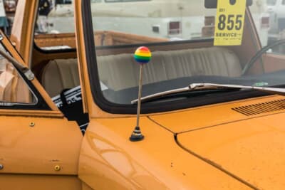 シボレー LUV：フェンダーに装着されたアンテナ。細かなパーツにも時代を感じさせる