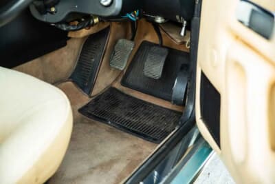 買い手がつかず流札（NOT SOLD）となったフェラーリ「400i」（C）Iconicauctioneers