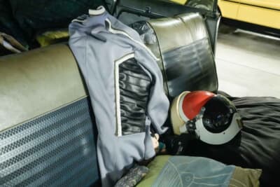 ポインター：このウルトラ警備隊の制服は、城井さんの体型に合わせた特注品。イベントではモロボシ・ダン隊員に扮した城井さんに会えることもある