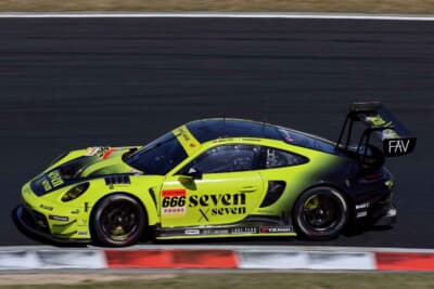 666号車 SEVEN x SEVEN ポルシェ:黄緑と黒のグラデーションが目を引く