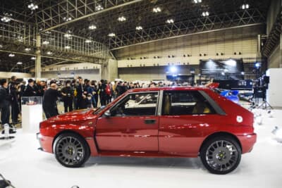 カーボンボディを採用したフトゥリスタの美しいサイドビュー