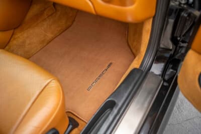 14万8500ドル（邦貨換算約2361万円）で落札された2002年式「ポルシェ 911 GT2」（C）Courtesy of RM Sotheby's