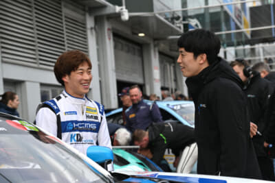 福住選手と坪井選手:普段はライバル同士のふたりですが、ニュルの舞台では頼もしいチームメイトです