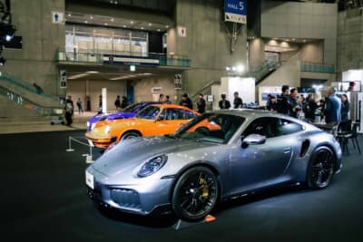 半世紀を隔てながら、丸目ヘッドライトのシルエット静かに共鳴する