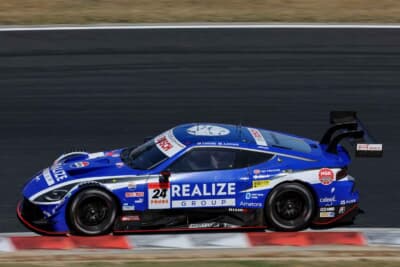 24号車 リアライズコーポレーション Z：鮮やかなブルーを纏いポテンシャルを引き出す