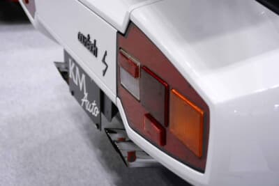 ランボルギーニ カウンタック LP400S：特徴的な六角形のテールランプとマフラーエンドだ