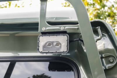 スズキ スーパーキャリイ Xリミテッド：キャブバック部に備わる荷台作業灯。夜間の荷台作業をサポートする