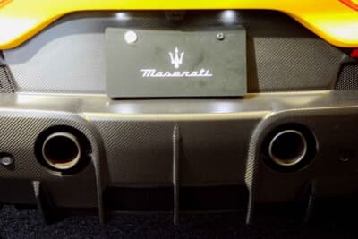 マセラティ GT2 ストラダーレ:リアバンパーに組み込まれた、レース専用のエキゾーストシステム