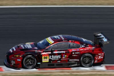 96号車 K-tunes RC F GT3:深紅のボディを纏い、上位進出を狙って激走する