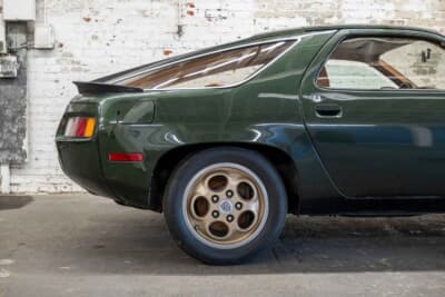 3万800ドル（邦貨換算489万7200円）で落札されたポルシェ 928（C）Courtesy of RM Sotheby's