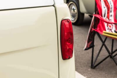 ミツビシ 360バン：無駄を省いた縦型テールランプ。シンプルな意匠がかえって新鮮に映る