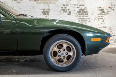 3万800ドル（邦貨換算489万7200円）で落札されたポルシェ 928（C）Courtesy of RM Sotheby's