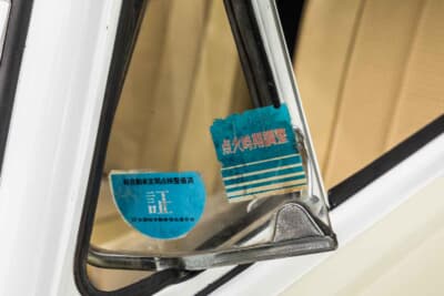 ミツビシ 360バン：走行風を車内に導き入れる三角窓。クーラーのない時代の重要な装備だ