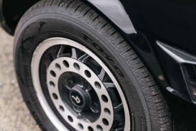 6750ポンド（邦貨換算約142万4250円）で落札された「ベルトーネ X1/9」（C）Iconicauctioneers