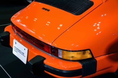 Gシリーズ2.7は当時の最量販グレード。今や希少なビッグバンパー＋ナローフェンダーの組み合わせで、レトロコレクションのモチーフに選ばれた